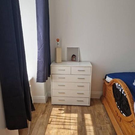 Beautiful 1-Bed Apartment In Корк Екстериор снимка