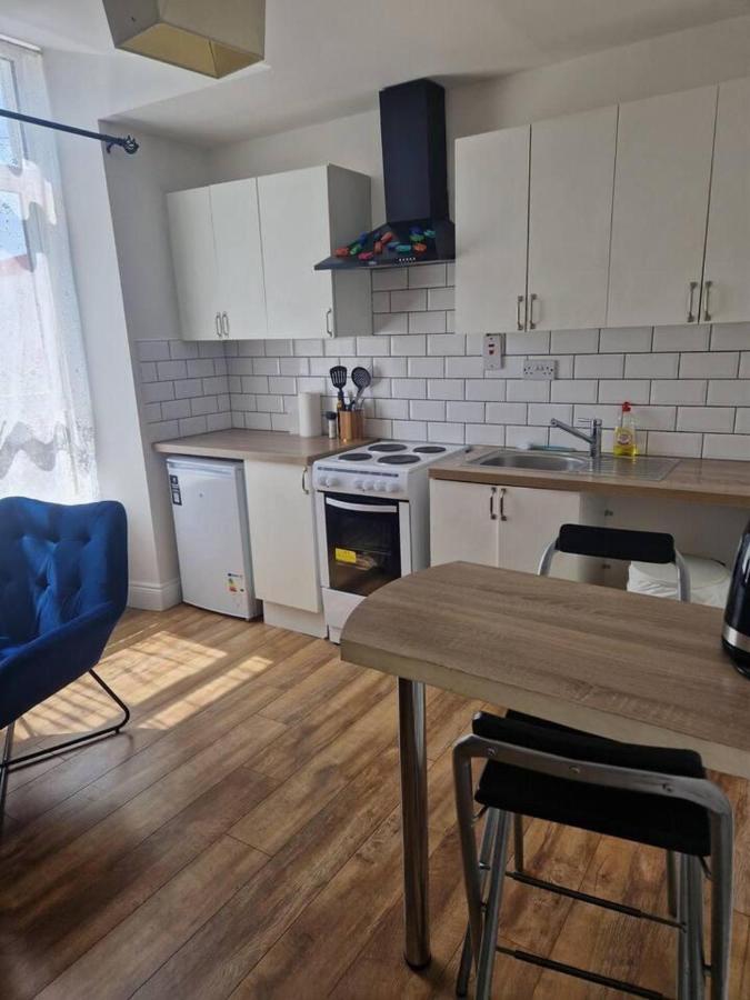 Beautiful 1-Bed Apartment In Корк Екстериор снимка