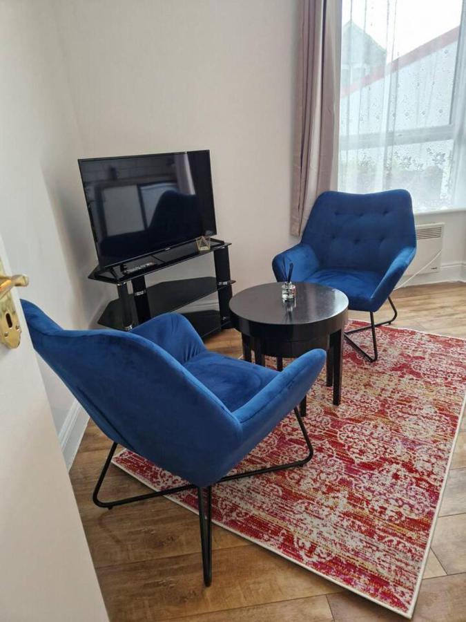 Beautiful 1-Bed Apartment In Корк Екстериор снимка