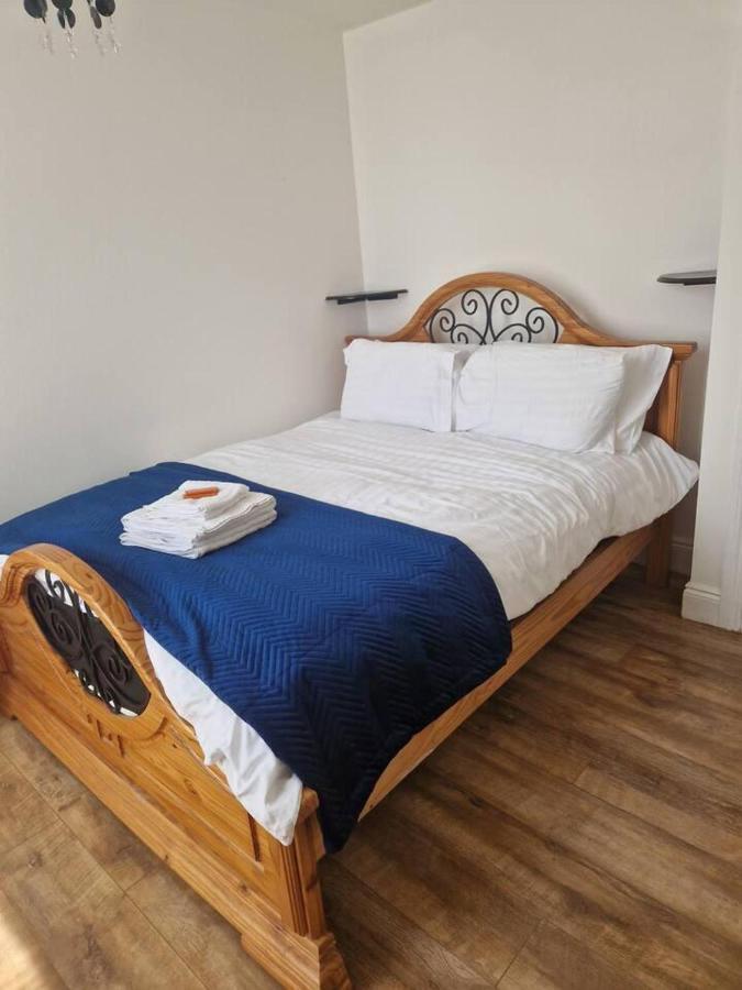 Beautiful 1-Bed Apartment In Корк Екстериор снимка