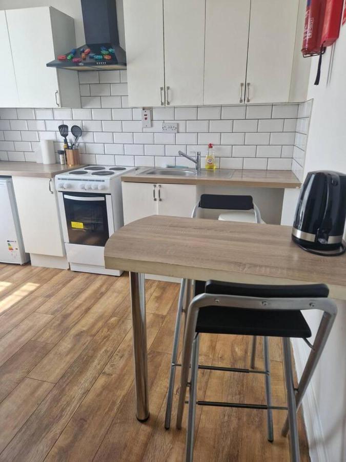 Beautiful 1-Bed Apartment In Корк Екстериор снимка
