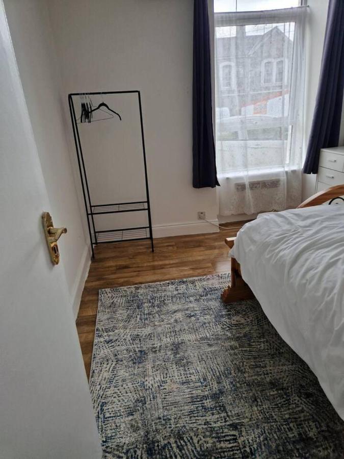 Beautiful 1-Bed Apartment In Корк Екстериор снимка