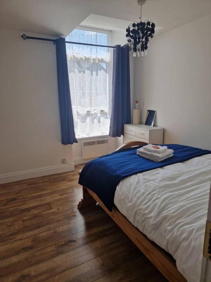 Beautiful 1-Bed Apartment In Корк Екстериор снимка