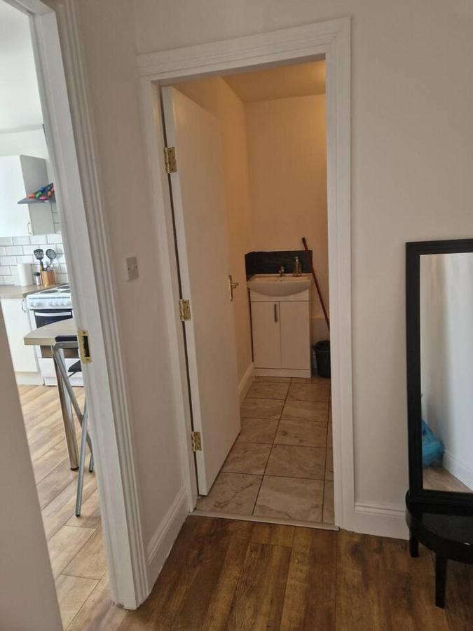 Beautiful 1-Bed Apartment In Корк Екстериор снимка