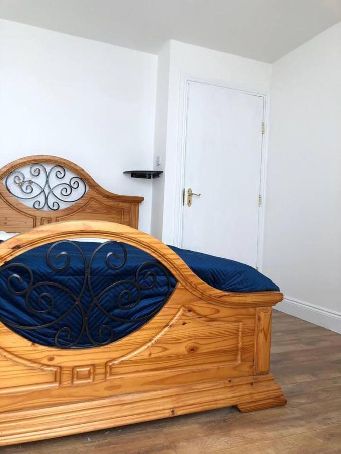 Beautiful 1-Bed Apartment In Корк Екстериор снимка