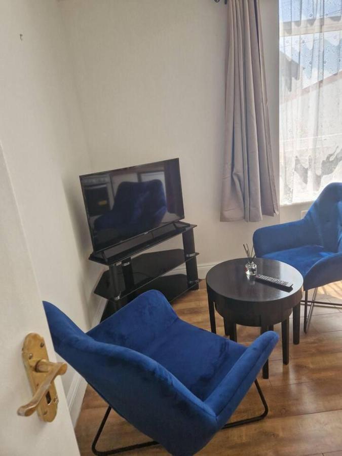 Beautiful 1-Bed Apartment In Корк Екстериор снимка
