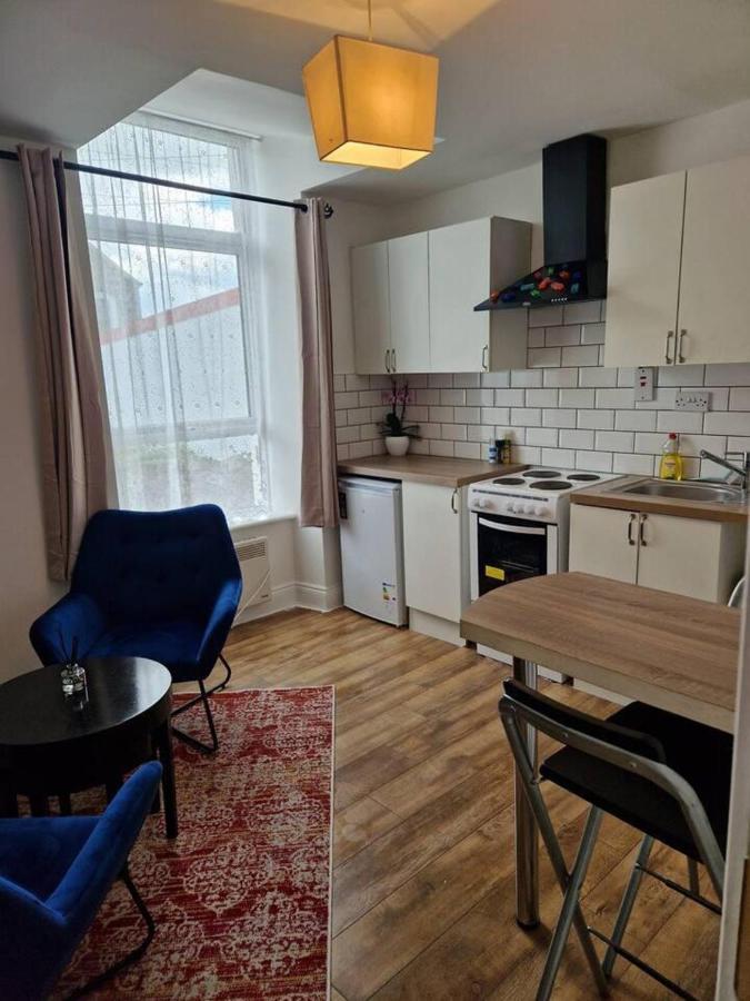 Beautiful 1-Bed Apartment In Корк Екстериор снимка
